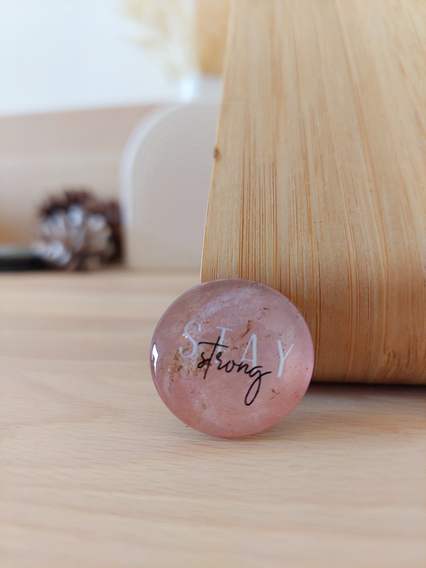 Cabochon "Stay strong"